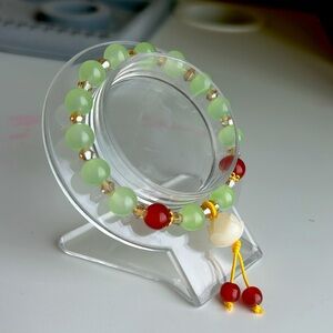 White lotus glass bead bracelet